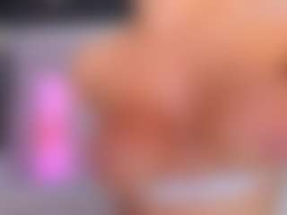 Live cam show with DanieleAida - Bedroom MILF on sexylivex.com