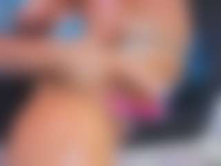 DanieleAida MILF webcam performer live streaming