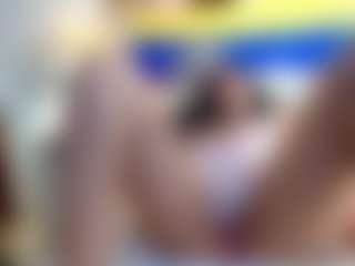 Live cam show with Adeline - MILF on Hubzter Live