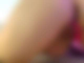 Adeline MILF webcam performer live streaming