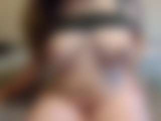 Live cam show with HintOfHoneyy - Bikini on Soda Cam