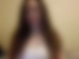 Show de câmera ao vivo com HintOfHoneyy - Brown Hair Toys no Camsoda