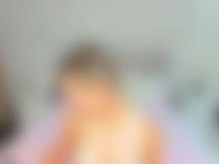 Live cam show with Donna - Upskirt on Soda Cam