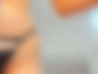 Live cam show with Donna - Blonde Hair Petite on TeamSkeetLive