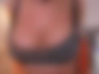Live cam show with MagneticAmy - Middle Aged on Camsoda