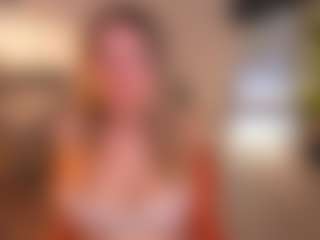 Live cam show with MagneticAmy - Blonde Hair Middle Aged on Camsoda