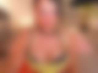 Live cam show with MagneticAmy - Middle Aged on Camsoda