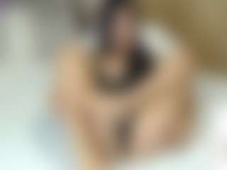 emmma-1 MILF webcam performer live streaming