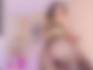 Live cam show with Kai-falcon - Living Room on AdultVida.com