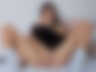 Live cam show with PIA STONE - Petite on TeamSkeetLive
