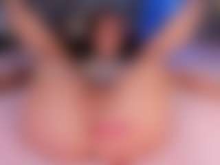 Live cam show with Jess-Lui - Shaved Pussy on Camming Site