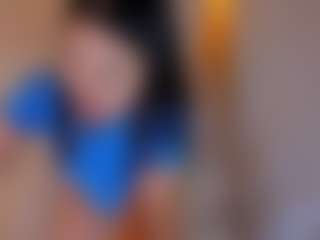 Live cam show with L U I S A H - Living Room on Camsoda