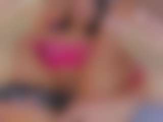 Live cam show with L U I S A H - Strip Lovense on AdultVida.com