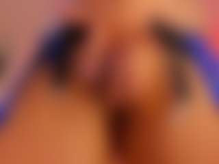 Live cam show with L U I S A H - Living Room on Dare Cams