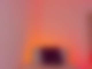 Live cam show with L U I S A H - Flashing on AdultVida.com