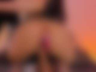 Live cam show with L U I S A H - Thong on Camsoda