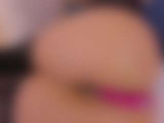 Live cam show with L U I S A H - Bikini on Camsoda