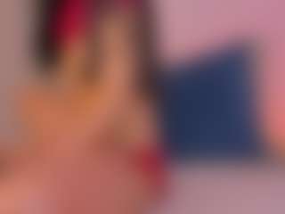 Live cam show with L U I S A H - Skinny on Camsoda
