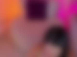 Live cam show with L U I S A H - Living Room on Mixed Magazine Live