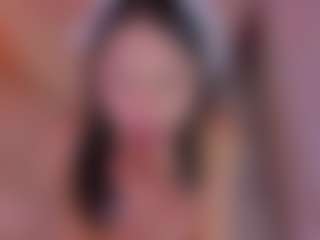 Live cam show with L U I S A H - Living Room on Camsoda