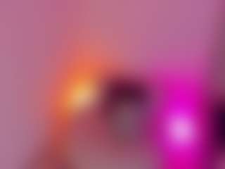Live cam show with L U I S A H - Skinny on Camsoda