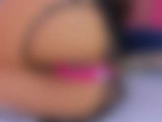 Live cam show with L U I S A H - Living Room on Camsoda