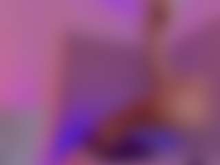 Live cam show with L U I S A H - Control on AdultVida.com