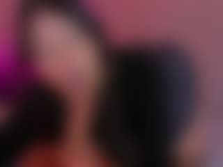 Live cam show with L U I S A H - Living Room on CamSodaAdn