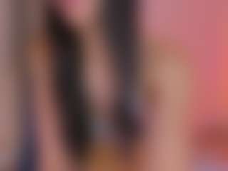 Live cam show with L U I S A H - Small Ass on Livezox