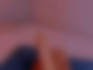 Live cam show with L U I S A H - Living Room on SxyPornLive
