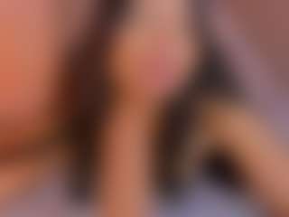 Live cam show with L U I S A H - Facial on StripNow