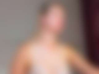 Live cam show with Er1ka - Fuck on Camsoda