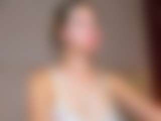 Live cam show with Er1ka - Public on Livezox
