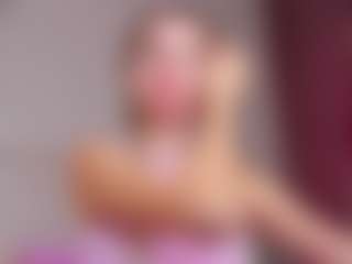 Live cam show with Er1ka - Fuck on Camsoda