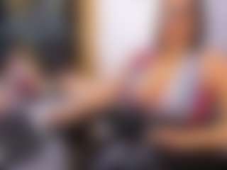Live cam show with Melissa Cortes - Middle Aged on Adult Interactions