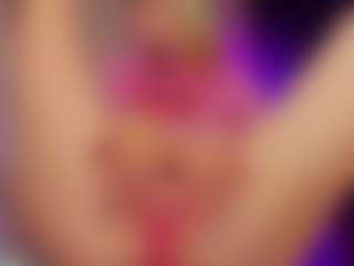 Live cam show with SonyaKreez - Bedroom on StripNow