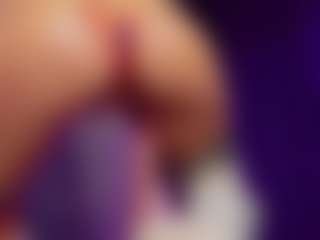Live cam show with SonyaKreez - Kisses on dropp.cam