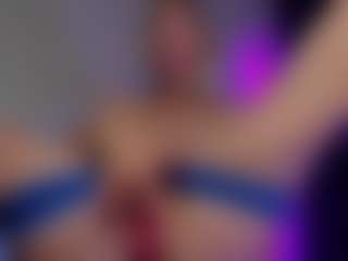 Live cam show with SonyaKreez - Blonde Hair on Camsoda