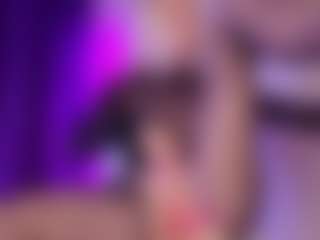 Live cam show with SonyaKreez - Smoking on studioflirtlive.com