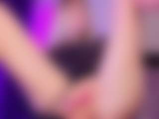Live cam show with SonyaKreez - Shaved Pussy on Camsoda