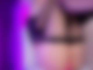 Live cam show with SonyaKreez - Blonde Hair Shaved Pussy on Camsoda