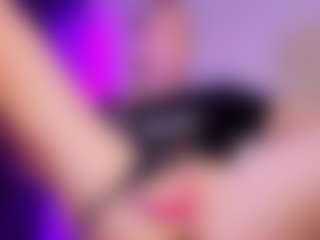 Live cam show with SonyaKreez - Shaved Pussy on Mixed Magazine Live