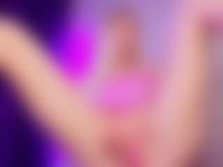 Live cam show with SonyaKreez - Skinny on Camsoda