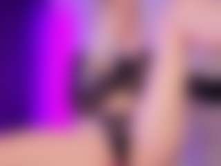 Live cam show with SonyaKreez - Smoking on Camsoda