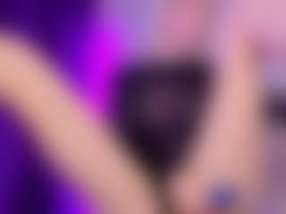 Live cam show with SonyaKreez - Smoking on Pornisteam.com