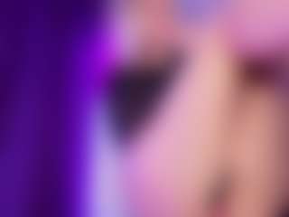 Live cam show with SonyaKreez - Blonde Hair Small Tits on Livezox
