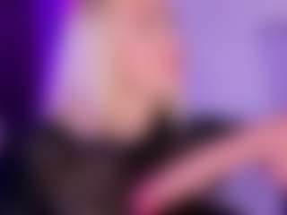 Live cam show with SonyaKreez - Smoking on mypornchat.com