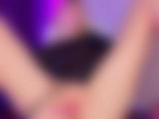 Live cam show with SonyaKreez - Small Tits on friskycurves.com