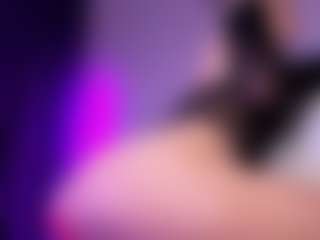 Live cam show with SonyaKreez - Green Eyes on xplaylive.com