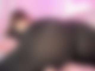 Live cam show with Samanta-roberts - Middle Aged on TeamSkeetLive